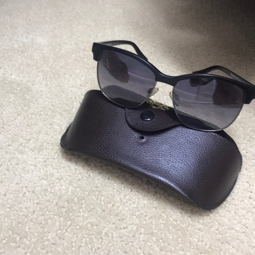 kenneth cole sunglasses comes with case